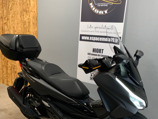 HONDA NSS FORZA 125, version top-box