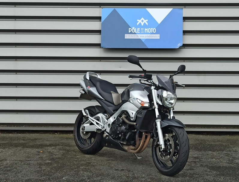 SUZUKI GSR 600