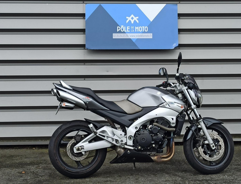 SUZUKI GSR 600