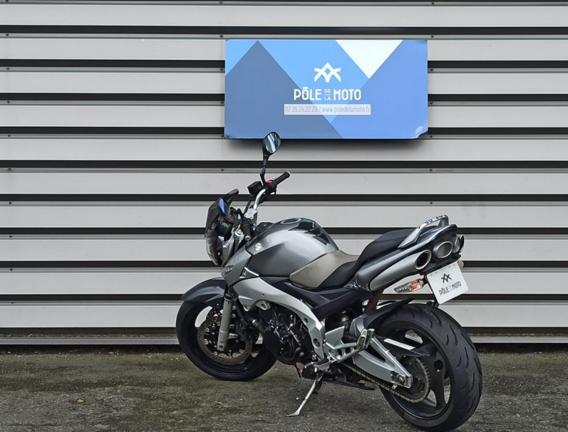 SUZUKI GSR 600
