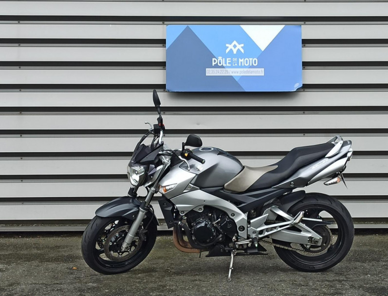SUZUKI GSR 600