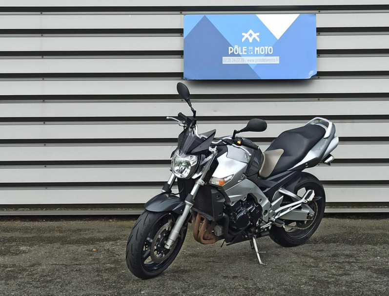 SUZUKI GSR 600