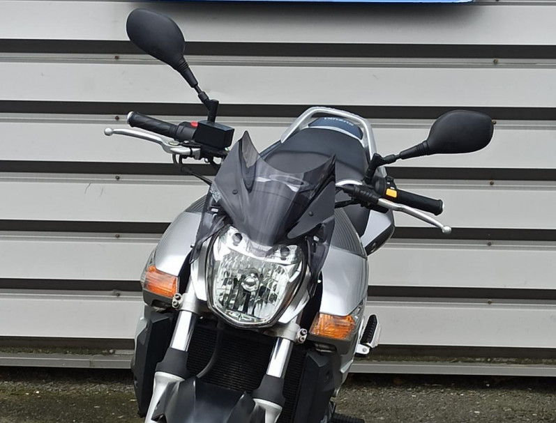 SUZUKI GSR 600