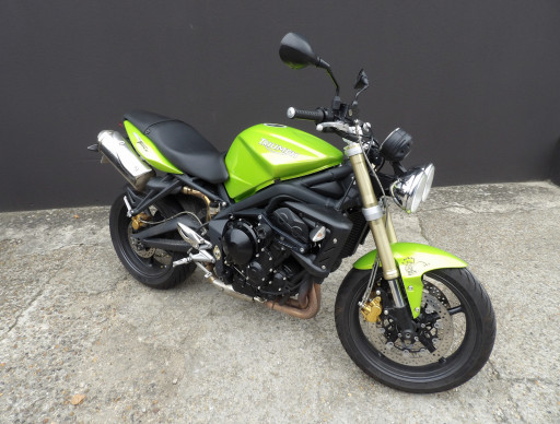 TRIUMPH STREET TRIPLE 675