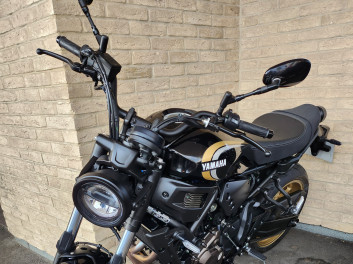 YAMAHA XSR 700 35KW noir SMX bridée A2
