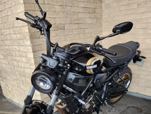 YAMAHA XSR 700 35KW noir SMX bridée A2