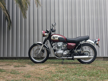 KAWASAKI W 800