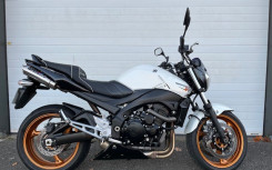 SUZUKI GSR 600