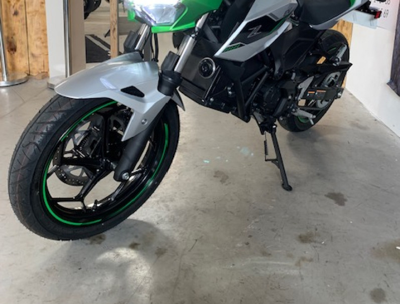 KAWASAKI Ze-1