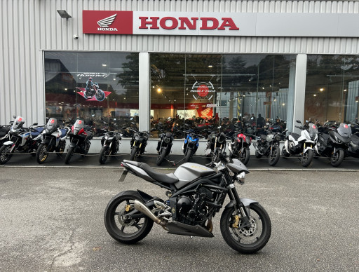 TRIUMPH STREET TRIPLE 675