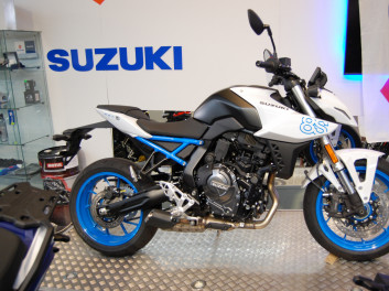 SUZUKI GSX-8S A2