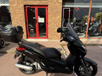 YAMAHA X-MAX 250