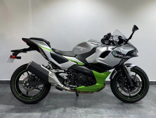 KAWASAKI Ninja 7 Hybrid