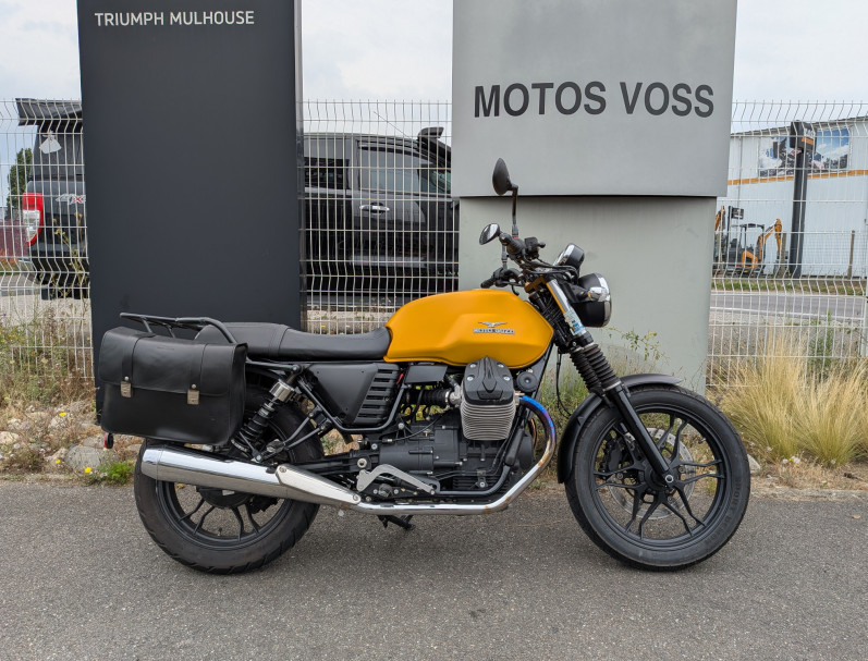 MOTO GUZZI V7 II STONE 1ERE MAIN
