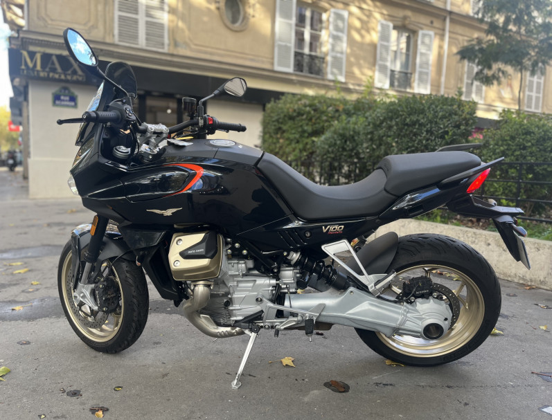 MOTO GUZZI V100  MANDELLO NOIR - 1ER MAIN 