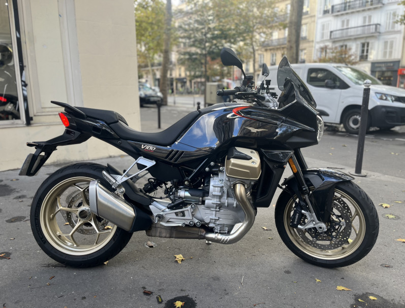 MOTO GUZZI V100  MANDELLO NOIR - 1ER MAIN 
