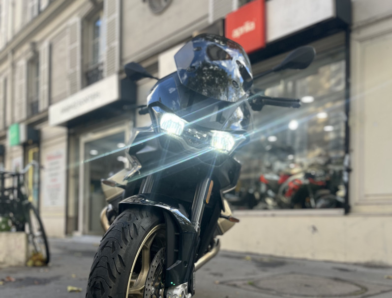 MOTO GUZZI V100  MANDELLO NOIR - 1ER MAIN 