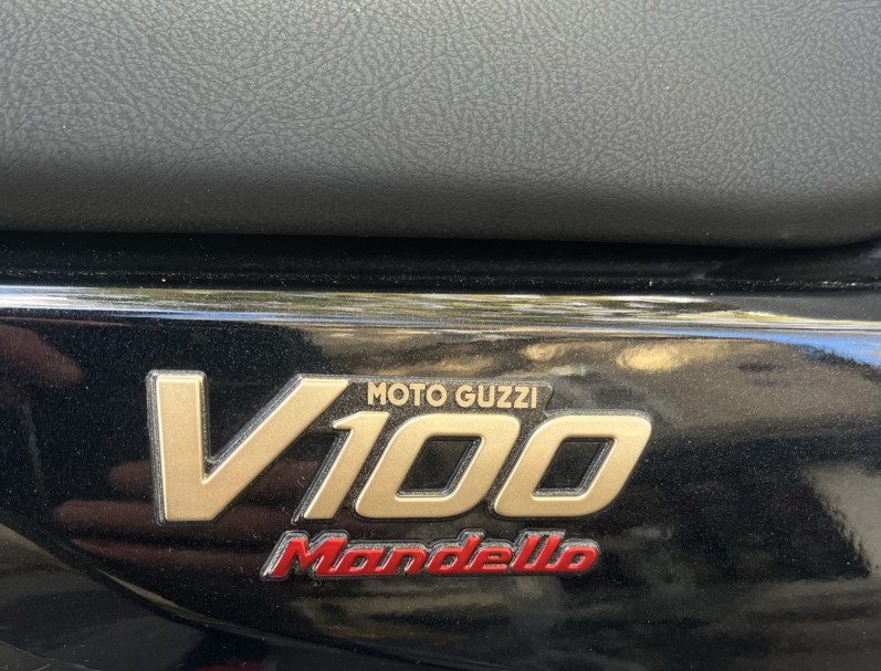 MOTO GUZZI V100  MANDELLO NOIR - 1ER MAIN 
