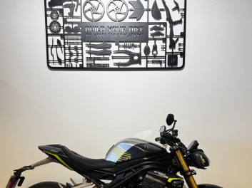 TRIUMPH SPEED TRIPLE 1200 RS