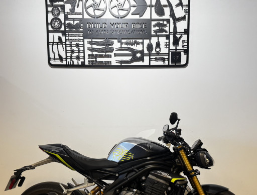 TRIUMPH SPEED TRIPLE 1200 RS