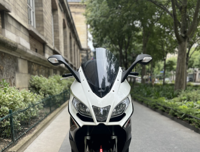 APRILIA SRV 850 ABS 15 736 KMS TRES BON ETAT GARANTIE 6 MOIS LIVRAISON DANS TOUTE LA FRANCE