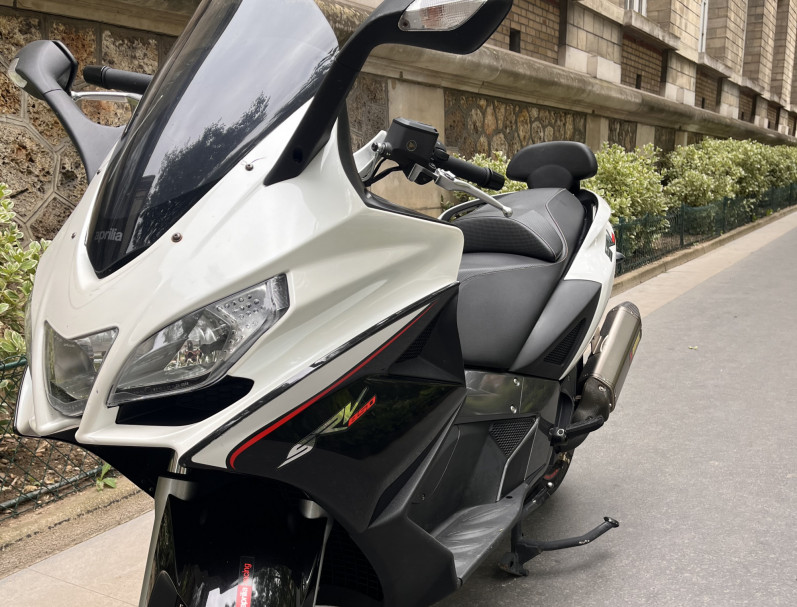 APRILIA SRV 850 ABS 15 736 KMS TRES BON ETAT GARANTIE 6 MOIS LIVRAISON DANS TOUTE LA FRANCE