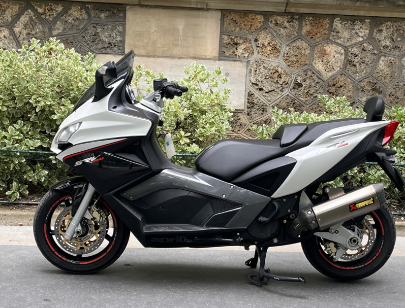 APRILIA SRV 850 ABS 15 736 KMS TRES BON ETAT GARANTIE 6 MOIS LIVRAISON DANS TOUTE LA FRANCE