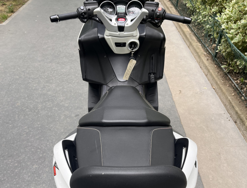 APRILIA SRV 850 ABS 15 736 KMS TRES BON ETAT GARANTIE 6 MOIS LIVRAISON DANS TOUTE LA FRANCE