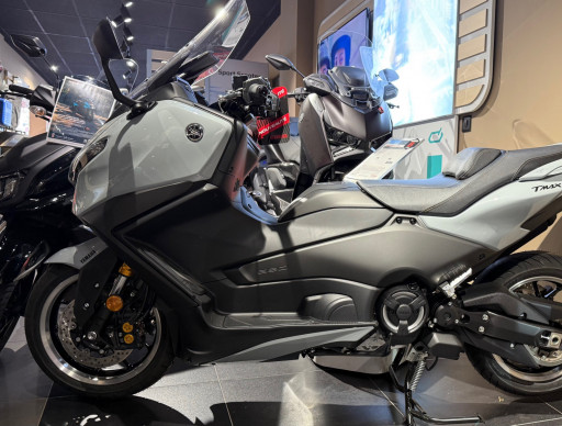 YAMAHA XP T-MAX 560 TECH MAX 1ER MAI ETAT NEUF GARANTIE 5 ANS