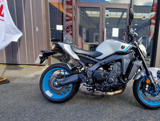 YAMAHA MT-09