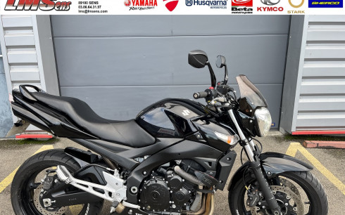 SUZUKI GSR 600