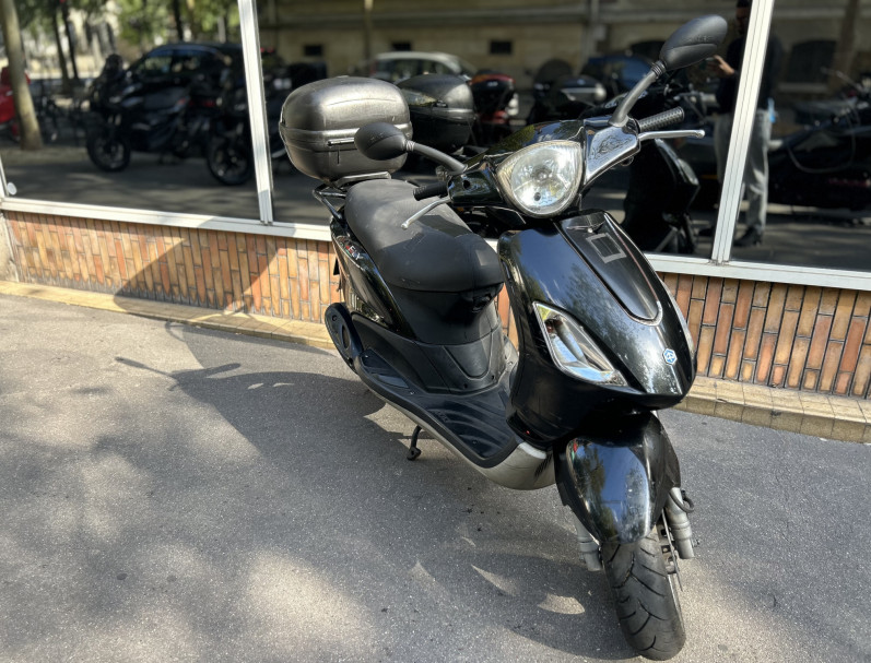 PIAGGIO FLY 50 NOIR / TOP CASE 
