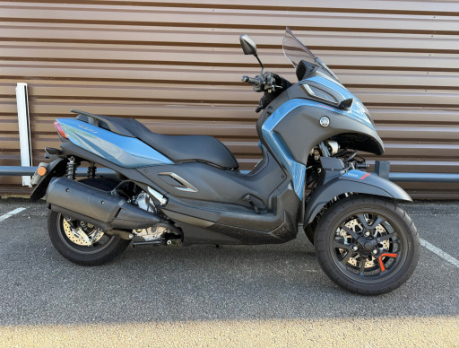 YAMAHA TRICITY 300