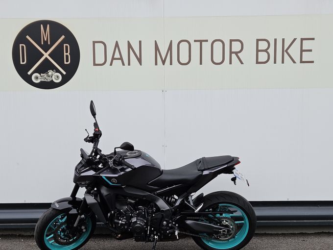 YAMAHA MT-09 4