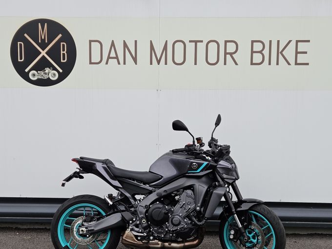 YAMAHA MT-09 4