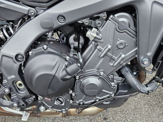 YAMAHA MT-09 4