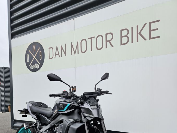 YAMAHA MT-09 4