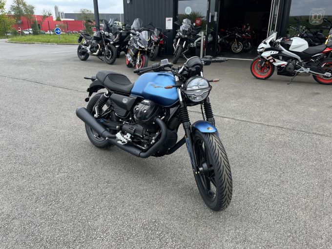 MOTO GUZZI V7 STONE 4