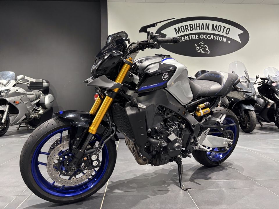 YAMAHA MT-09 SP 4