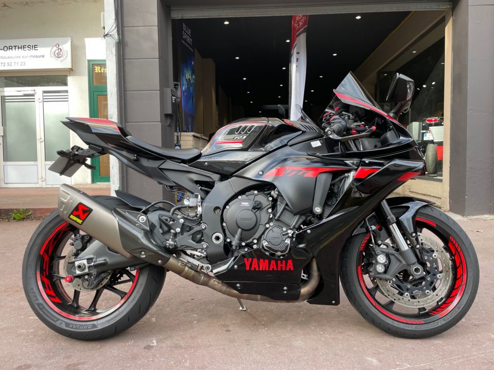 YAMAHA R1 4