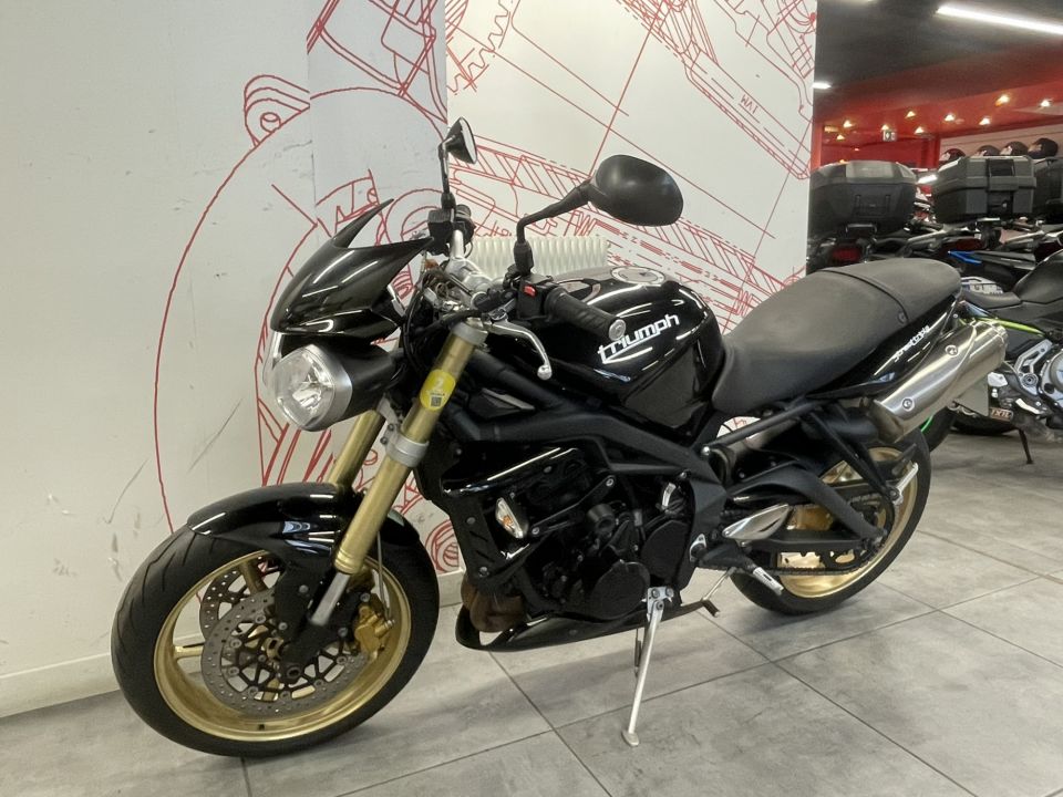 TRIUMPH STREET TRIPLE 675 4