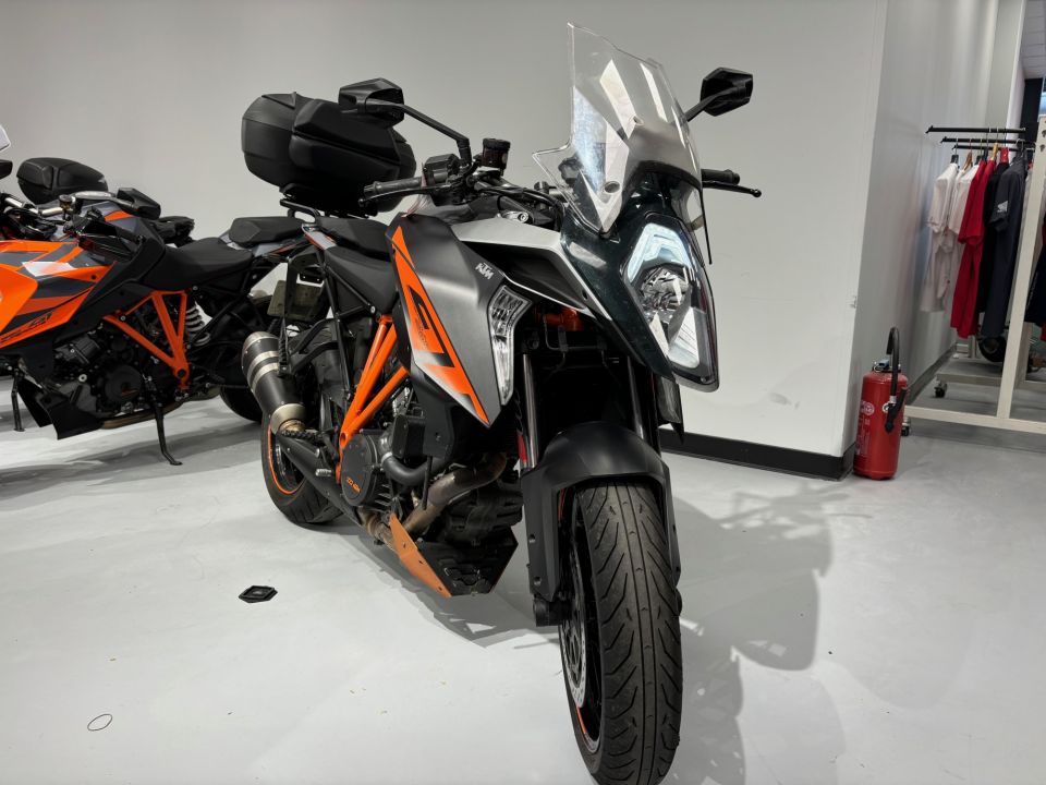 KTM 1290 SUPER DUKE GT 4