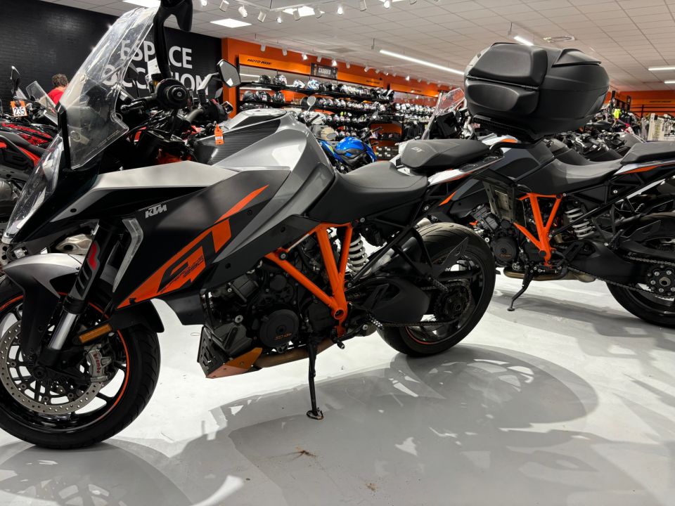 KTM 1290 SUPER DUKE GT 4