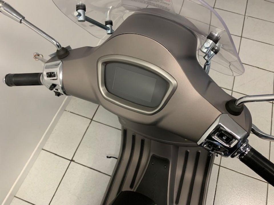 VESPA GTS 125IE SUPER 4