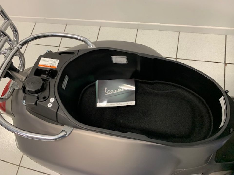 VESPA GTS 125IE SUPER 4