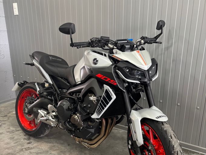 YAMAHA MT-09 4