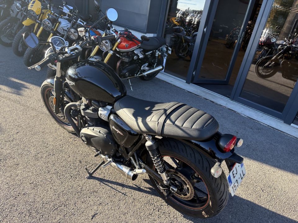 TRIUMPH STREET TWIN  900 4