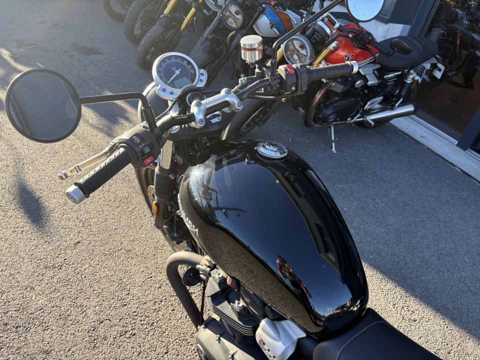 TRIUMPH STREET TWIN  900 4