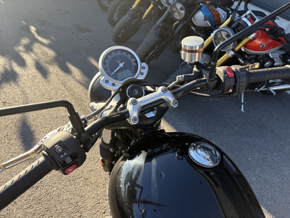 TRIUMPH STREET TWIN  900 4