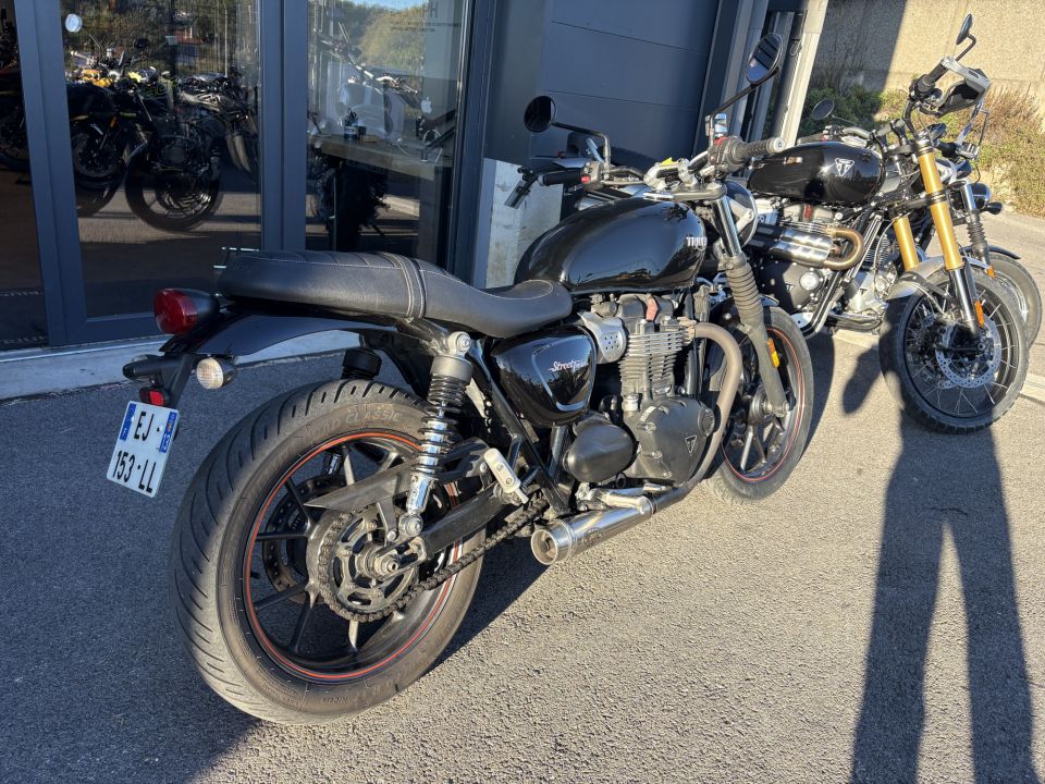 TRIUMPH STREET TWIN  900 4